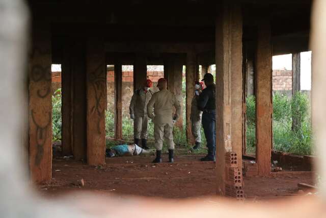 Corpo de homem &eacute; encontrado em obra de pr&eacute;dio abandonada na Vila Olinda 