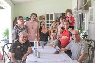 Almoço de domingo teve participação de três gerações da família. (Foto: Marcos Maluf)