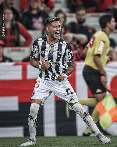 Com gol de Zaracho, Atl&eacute;tico-MG vence o Athletico-PR por 1 a 0