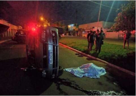 Bêbado, motorista invade canteiro de avenida e mata homem atropelado