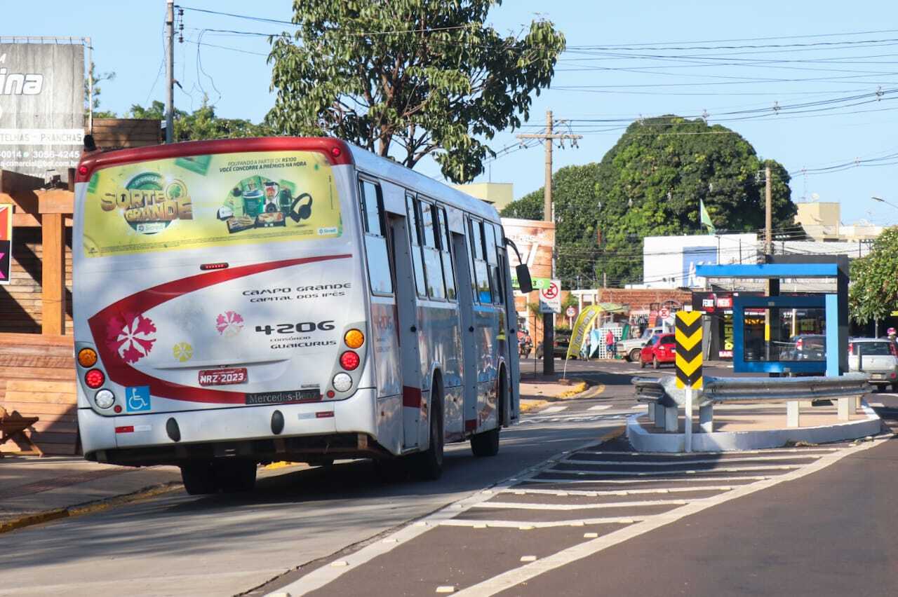 Corredor de ônibus na Rua Brilhante vira estacionamento e leitor reclama -  Capital - Campo Grande News