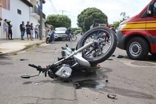 Em fevereiro, acidente com caminhão danificou motocicleta na Capital. (Foto: Paulo Francis)