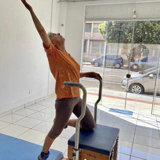 Algumas pessoas acreditam que não são aptas para praticar o Pilates por causa de suas idades ou condições.