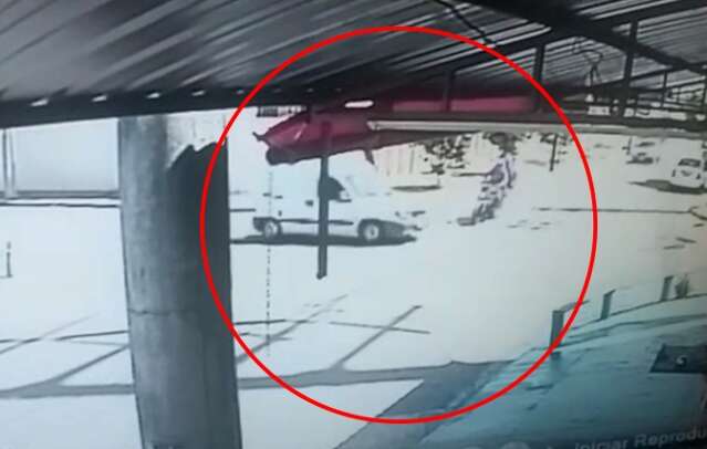 V&iacute;deo mostra acidente que causou morte de m&uacute;sico e deixou outro ferido 