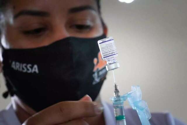 Vacina&ccedil;&atilde;o contra influenza e covid vai at&eacute; &agrave;s 16h45 nesta ter&ccedil;a