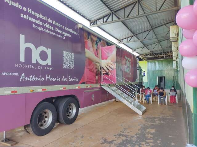 Mulheres fazem exames preventivos em unidade m&oacute;vel na Capital at&eacute; amanh&atilde;