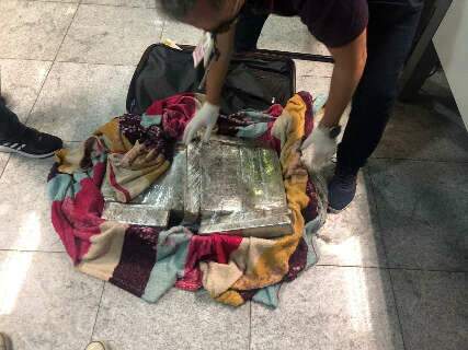 Faxineira da Capital é presa com mala recheada de maconha em aeroporto de Recife