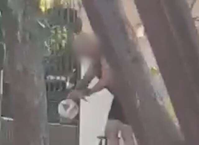 Militar que aparece em v&iacute;deo cortando bola de crian&ccedil;a &eacute; solto ap&oacute;s pagar fian&ccedil;a 