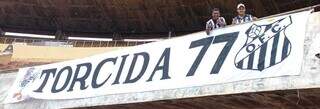 Faixa da organizada Torcida 77 esticada no estádio (Foto: Arquivo Pessoal)