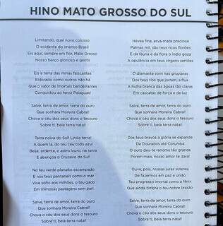 Letra impressa nas agendas é do Hino de Mato Grosso. (Foto: Direto das Ruas)