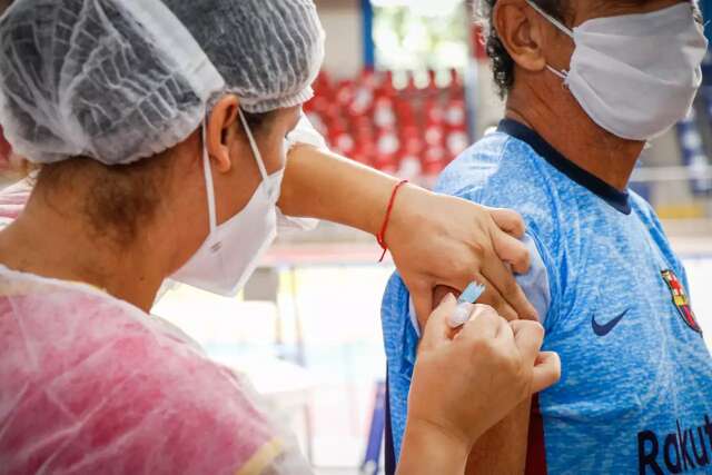 Quarta-feira ter&aacute; vacina&ccedil;&atilde;o contra covid e gripe o dia todo na Capital