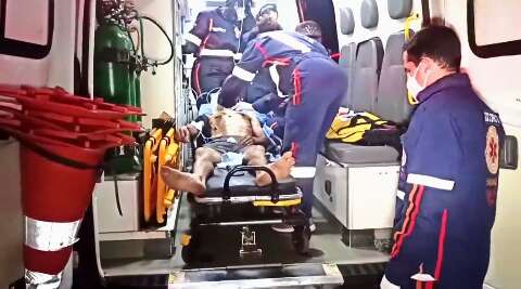 Homem sai para comprar &aacute;gua e volta para casa com tiro na barriga