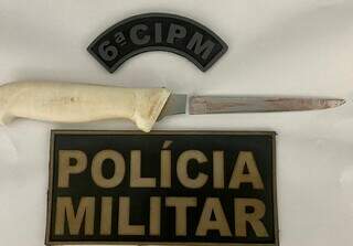 Faca utilizada para cometer o crime em Ribas do Rio Pardo. (Foto: Divulgação / PMMS)