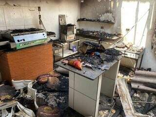 Em fevereiro, o incêndio destruiu a cozinha do estabelecimento. (Foto: Arquivo Pessoal)