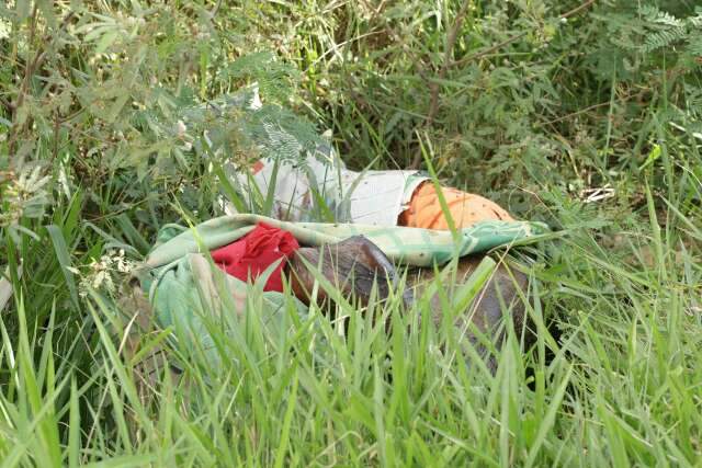 Corpo com m&atilde;os amarradas &eacute; encontrado em mata no Santa Em&iacute;lia