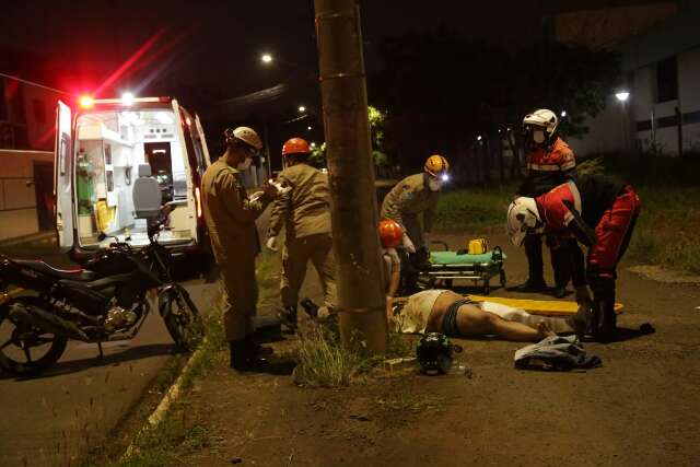 Motociclista Perde Controle Bate Em Meio Fio E Por Pouco N O Atinge