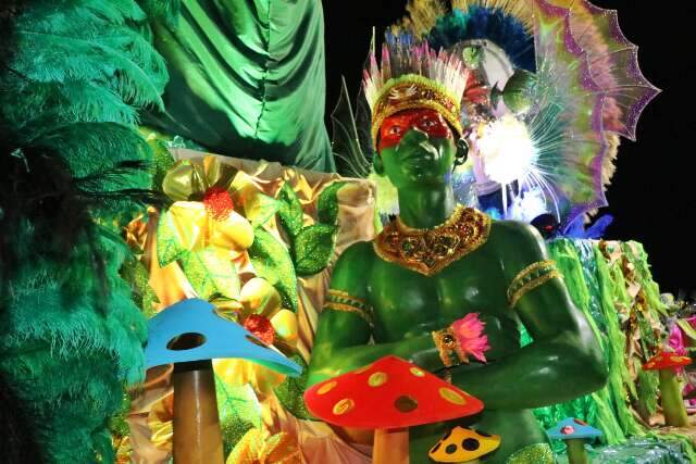 Força, magia e fé marcaram o 2º dia de desfile das escolas de samba