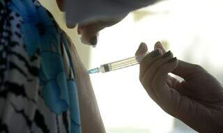Foram aplicadas 410,96 milhões de doses de vacina contra a covid-19, sendo 174,43 milhões primeira dose, 153,77 milhões segunda dose e 4,83 milhões dose única. (Foto: Agência Brasil)
