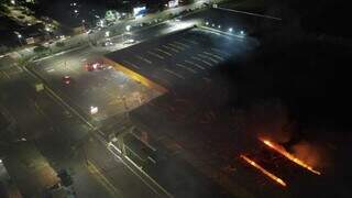 Vista aérea do incêndio. (Foto: Guarda Civil Metropolitana)