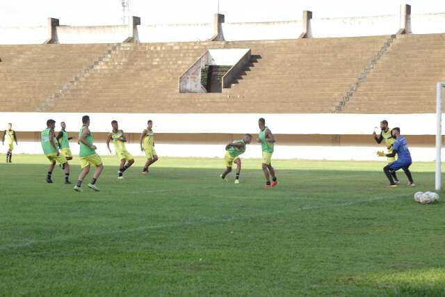 Com port&otilde;es fechados, Oper&aacute;rio faz &uacute;ltimo treino antes da final do Estadual