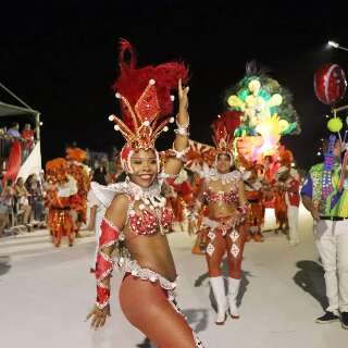 Em 43 anos, pela 1ª vez Flaviana viu seu aniversário cair no Carnaval