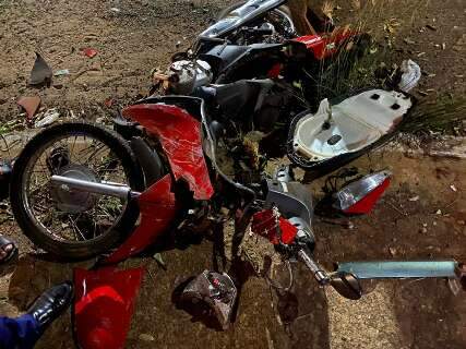 Motorista tenta fugir, mas é preso após acidente que destruiu moto