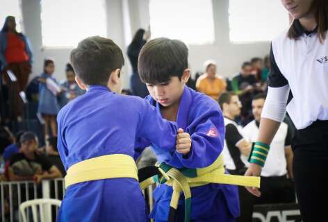 Torneio de jiu-jitsu movimenta mais de 500 lutadores na Capital