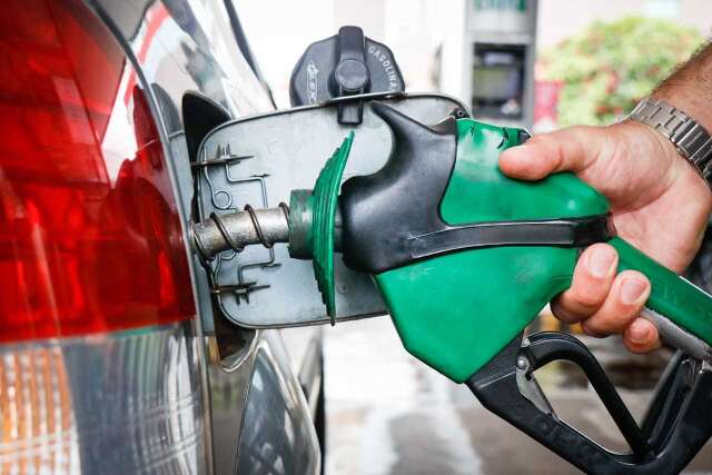 Com carro flex, voc&ecirc; abastece sempre com gasolina, etanol, ou depende do pre&ccedil;o?