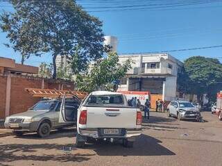Acidente aconteceu no trecho de mão dupla da Rua Bahia. (Foto: Marcos Maluf)