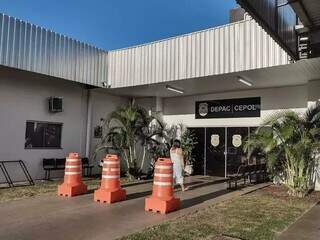 Depac Cepol, em Campo Grande, onde o caso foi registrado. (Foto: Marcos Maluf)