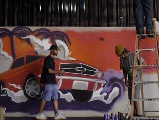 Matheus Porfirio, de 24 anos, trabalha com criação de murais em grafite. (Foto: Arquivo Pessoal)