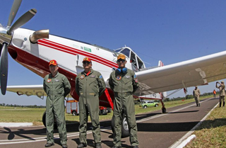 Entrega de aeronave ao Corpo de Bombeiros em fevereiro deste ano. (Foto: Divulgação/Governo MS)