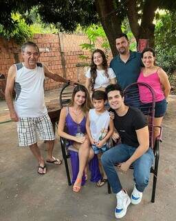 Artista postou foto com a família em Jaraguari. (Foto: Reprodução/Instagram)
