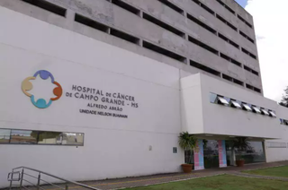 Fachada do HCAA (Hospital de Câncer de Campo Grande Alfredo Abrão). (Foto: Arquivo/Kísie Ainoã)