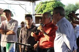 Governador Reinaldo Azambuja durante entregas e lançamento de novas obras (Foto: Chico Ribeiro/Governo MS)