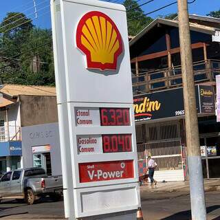 Placa indica litro da gasolina a R$ 8,04 em Camapuã. (Foto: Direto das Ruas)