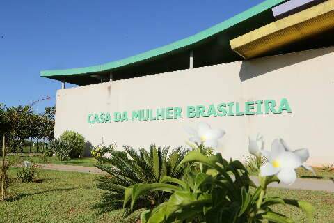 Mulher &eacute; agredida com marteladas e mantida em c&aacute;rcere pelo marido