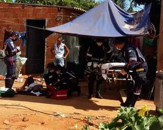 Depois de madrugada de discuss&atilde;o com esposa, homem &eacute; encontrado esfaqueado