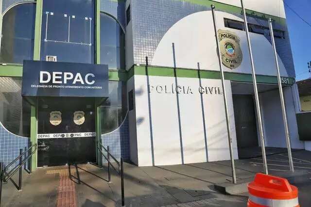 Mulher rejeita socorro em acidente, depois liga pedindo dinheiro para motorista