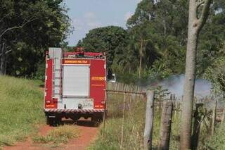 Corpo de Bombeiros foi acionado para conter as chamas. (Foto: Marcos Maluf)