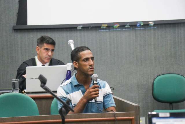 R&eacute;u por matar amigo com 18 facadas &eacute; condenado a 12 anos