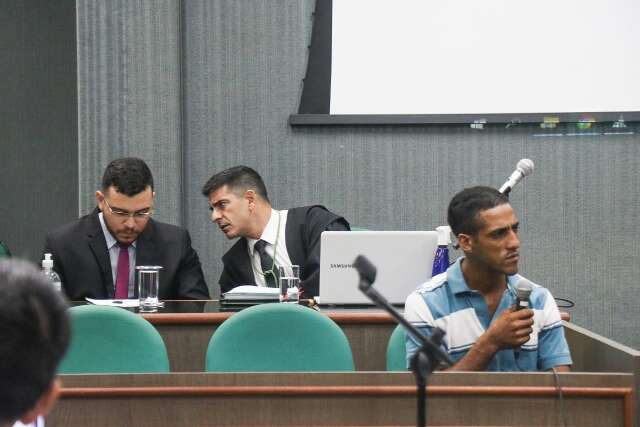 &quot;Eu poderia ter parado&quot;, afirma r&eacute;u por assassinar homem com 18 facadas