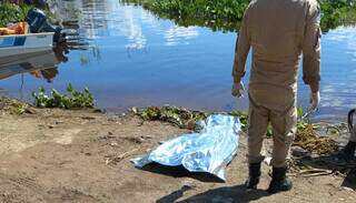 Corpo de homem foi localizado dentro do Rio Paraguai por pescadores. (Foto: Divulgação/CBMMS)