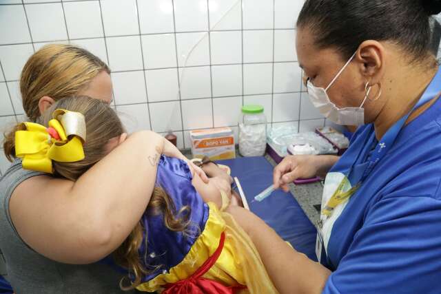 Meta &eacute; vacinar 290 mil at&eacute; a chegada do inverno para evitar colapso na Capital