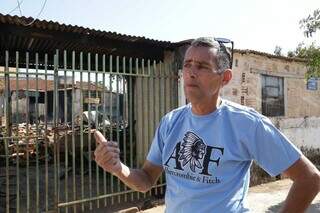 &quot;Estou vivo, o resto compro de novo&quot;, diz morador ap&oacute;s casa ser destru&iacute;da