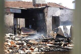 &quot;Estou vivo, o resto compro de novo&quot;, diz morador ap&oacute;s casa ser destru&iacute;da