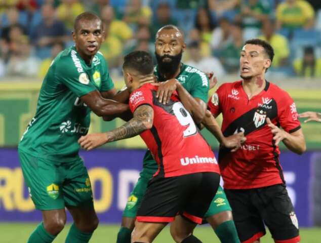 Cuiab&aacute; e Atl&eacute;tico-GO empatam em 1 a 1 na Arena Pantanal