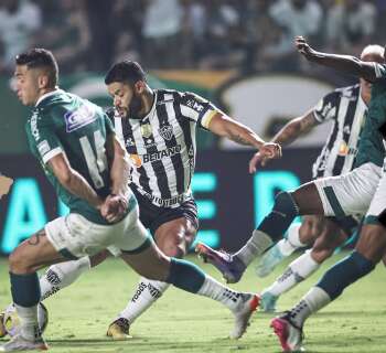 Atlético-MG sai na frente no placar, mas termina duelo empatado com o Goiás