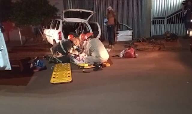 Carro bate em muro e deixa tr&ecirc;s feridos em acidente no Guanandi II