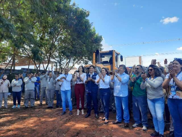 Na abertura de novo projeto, prefeita anuncia pavimenta&ccedil;&atilde;o no Jardim Itamarac&aacute;